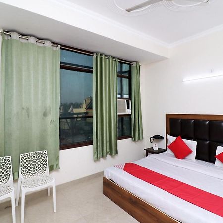 Oyo 24958 Hotel Dayal Belanganj Esterno foto