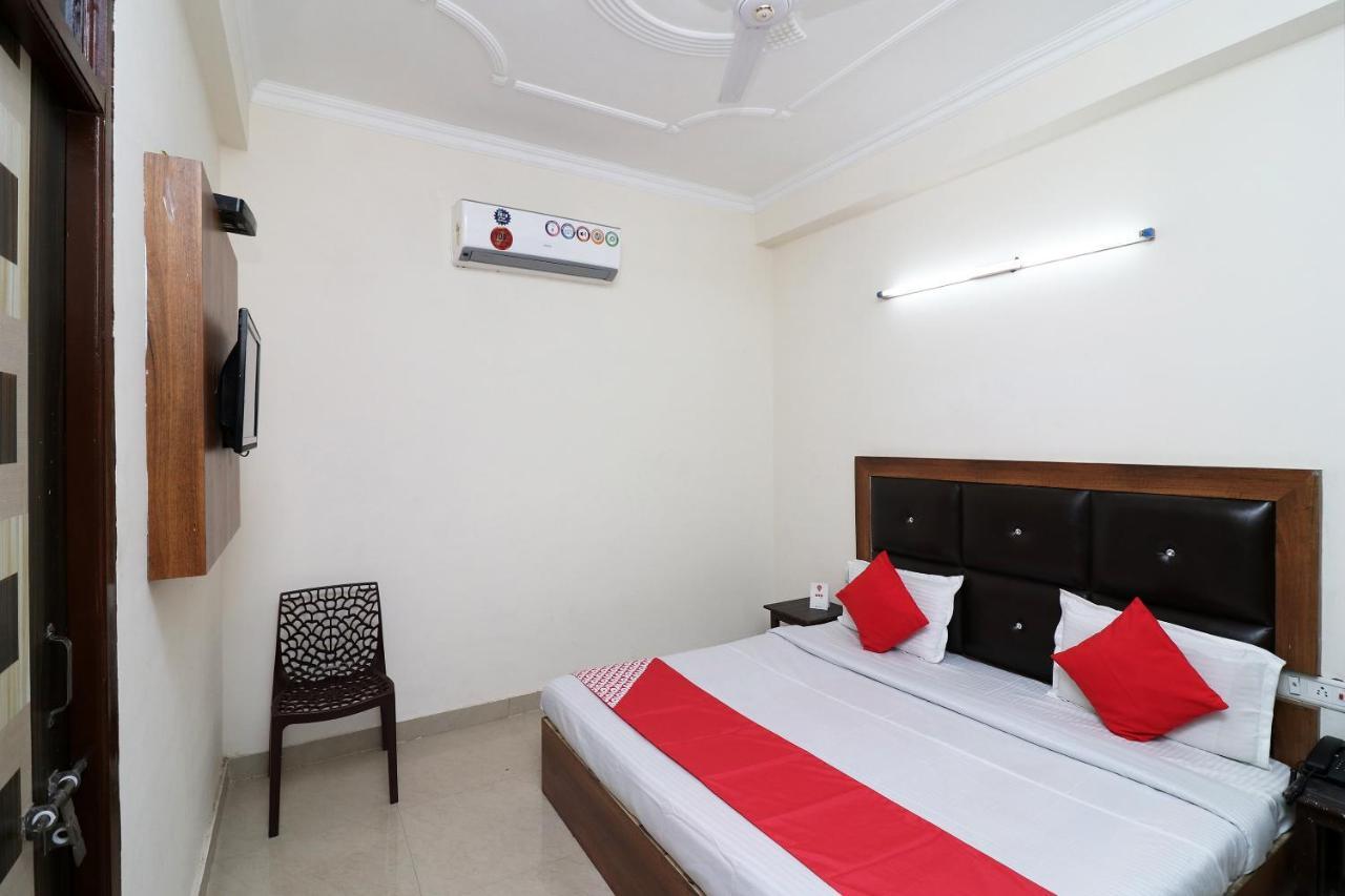 Oyo 24958 Hotel Dayal Belanganj Esterno foto
