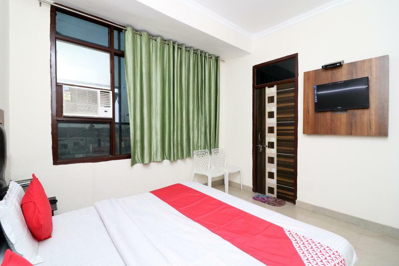 Oyo 24958 Hotel Dayal Belanganj Esterno foto