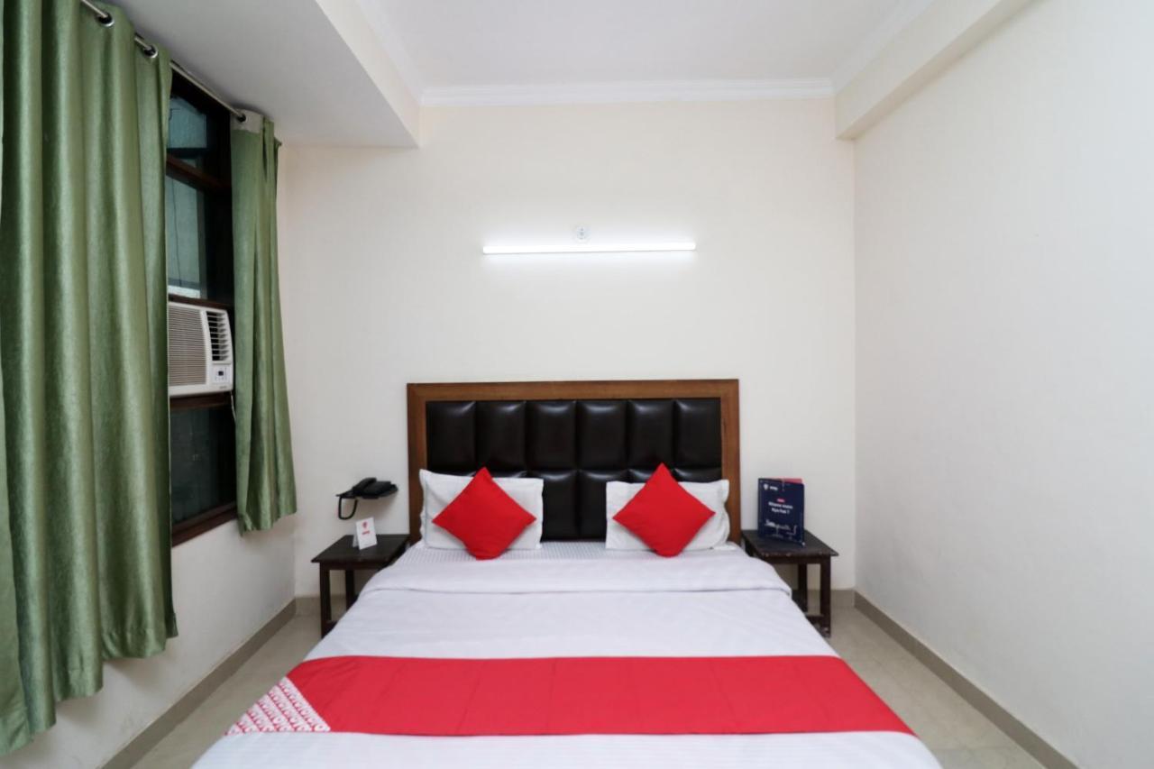 Oyo 24958 Hotel Dayal Belanganj Esterno foto