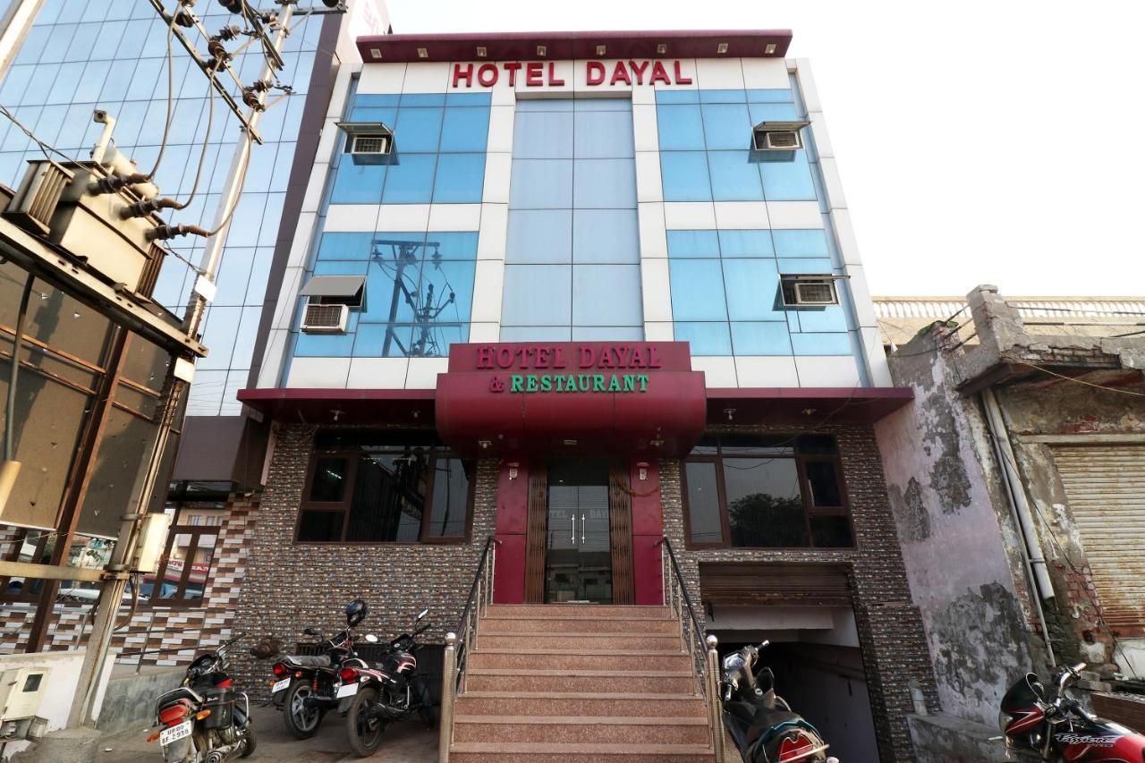 Oyo 24958 Hotel Dayal Belanganj Esterno foto