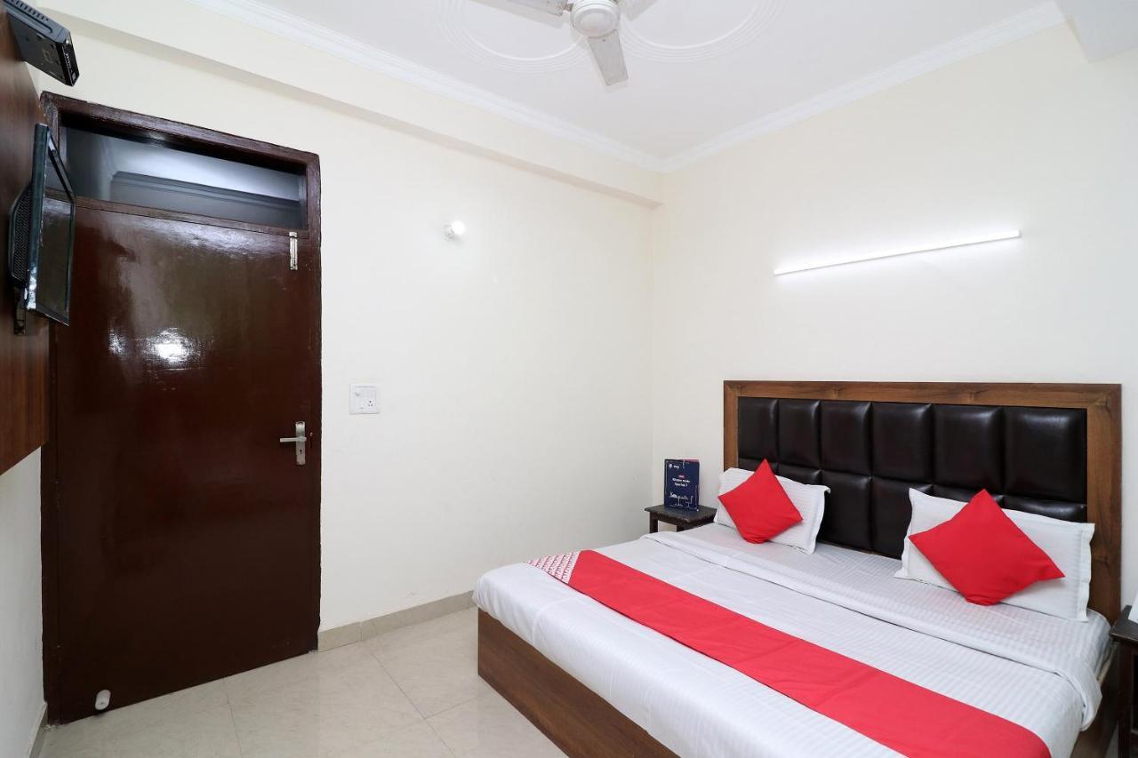 Oyo 24958 Hotel Dayal Belanganj Esterno foto