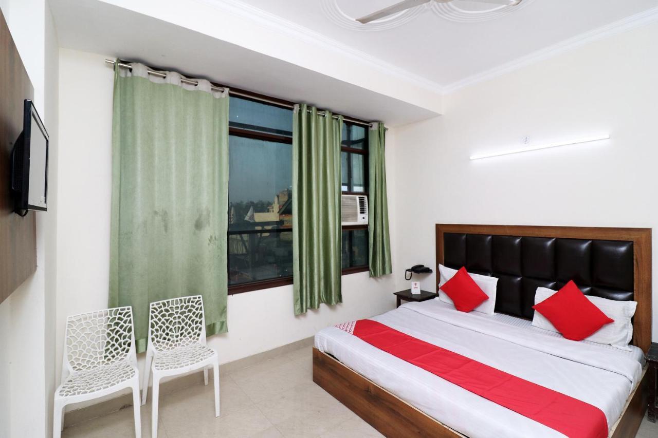 Oyo 24958 Hotel Dayal Belanganj Esterno foto