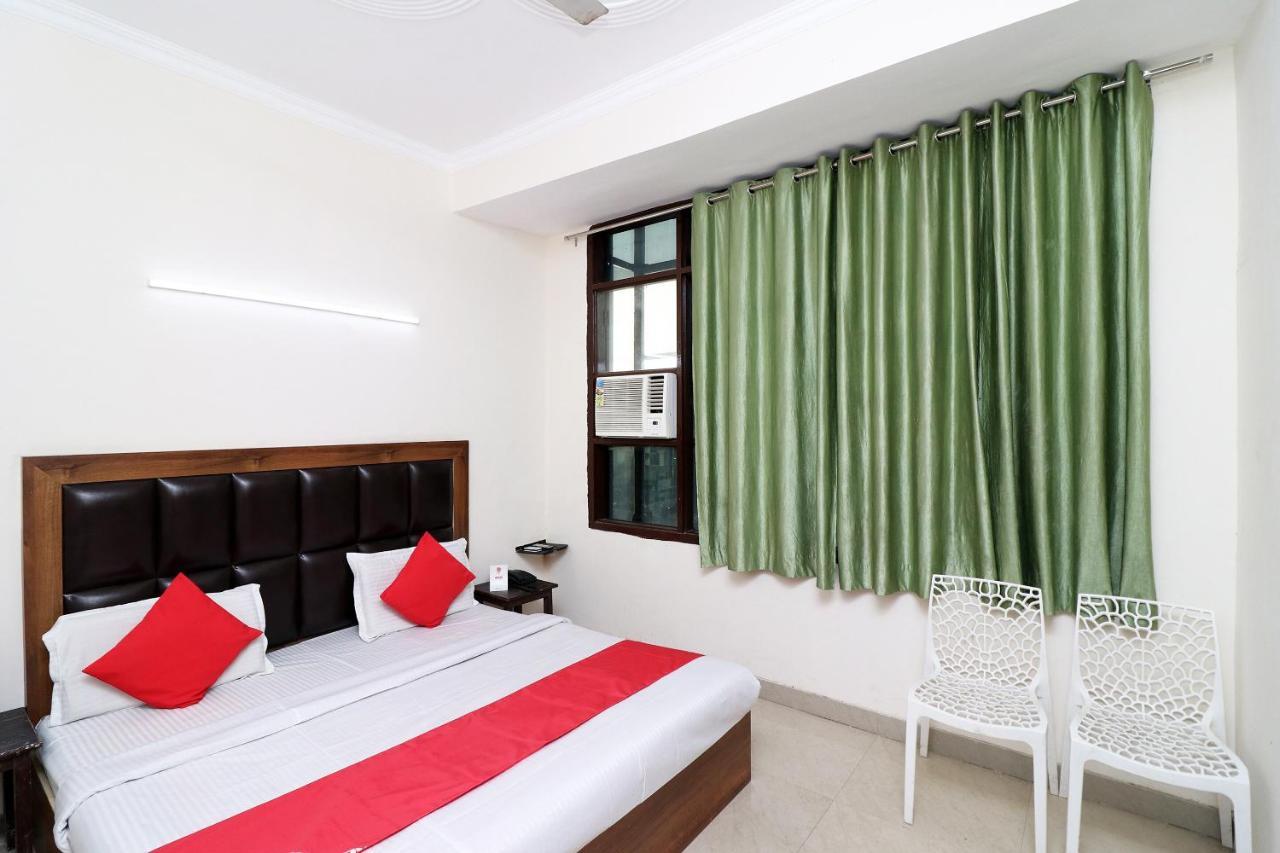 Oyo 24958 Hotel Dayal Belanganj Esterno foto