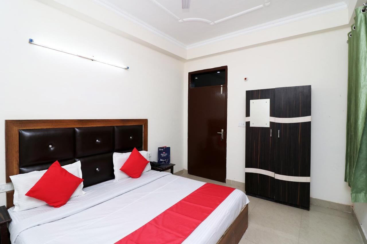 Oyo 24958 Hotel Dayal Belanganj Esterno foto